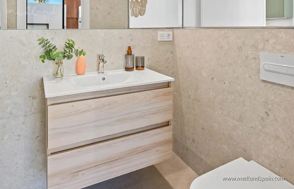 Bany de Apartament en venda en Los Alcázares amb Terrassa, Traster i Piscina comunitària