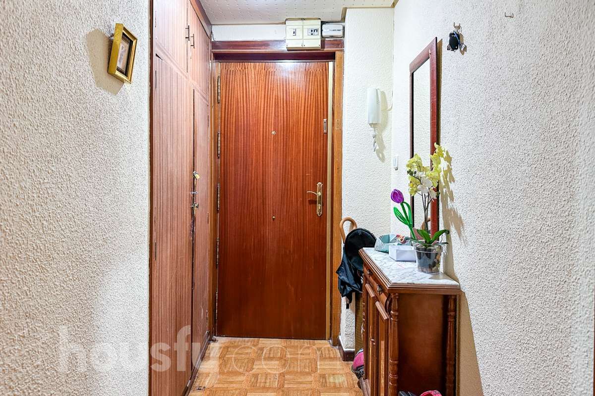 Flat for sale in Calle de José Villena, Ventas