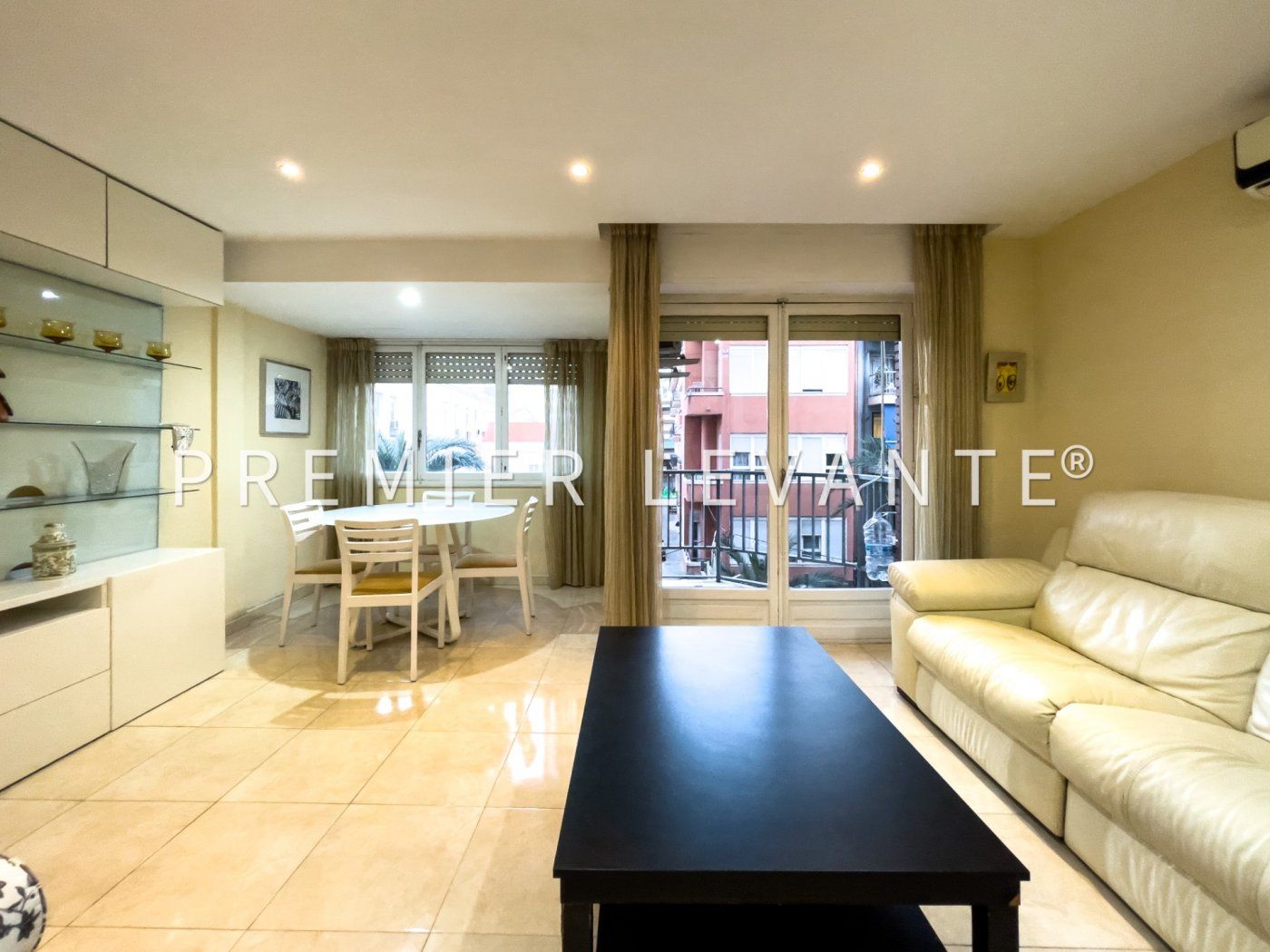 Vista exterior de Piso de alquiler en Alicante / Alacant con Aire acondicionado, Amueblado y Balcón