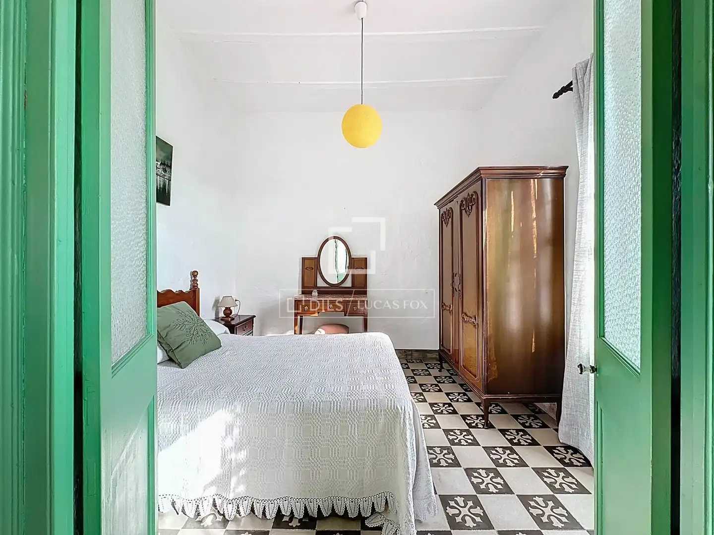 Schlafzimmer von Country house zum Verkauf in Es Castell mit Privatgarten, Abstellraum und Balkon