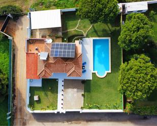 Vista exterior de Casa o xalet en venda en Chiclana de la Frontera amb Aire condicionat, Calefacció i Jardí privat