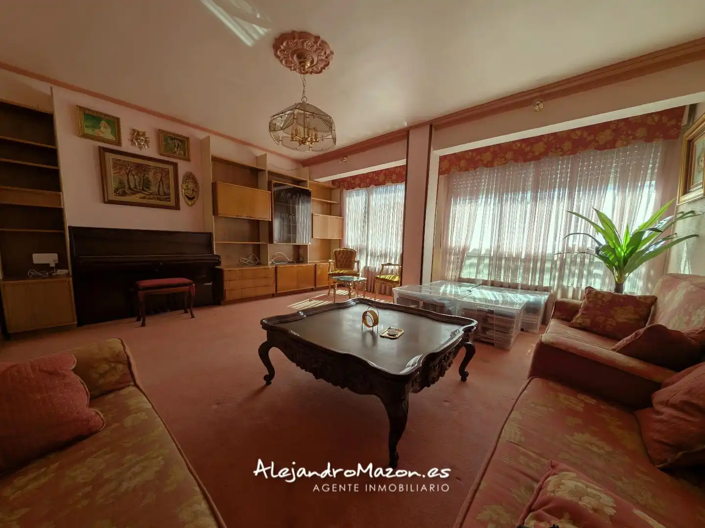 Sala d'estar de Pis en venda en Castro-Urdiales amb Calefacció, Parquet i Terrassa