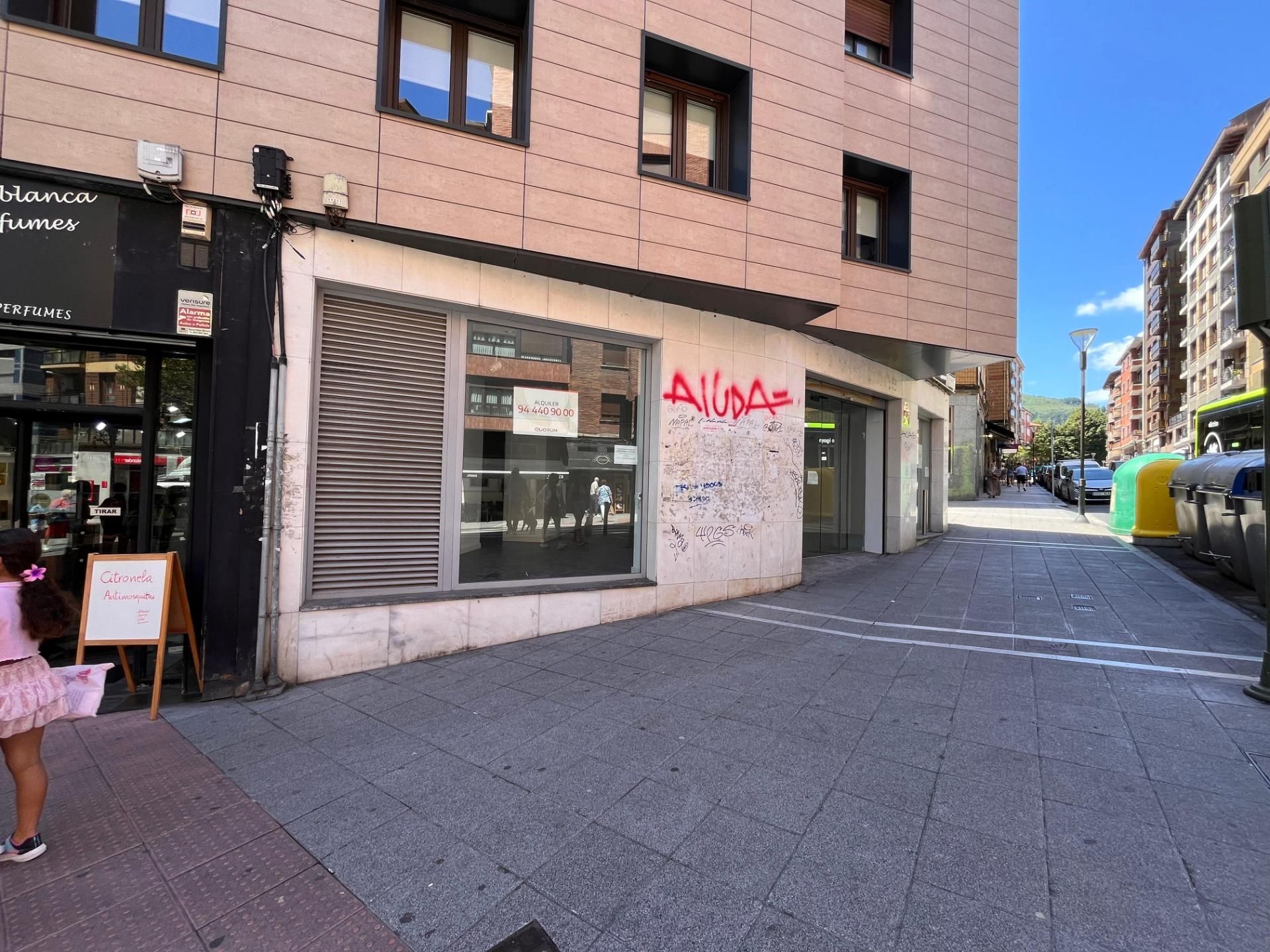 Vista exterior de Local de lloguer en Basauri  amb Aire condicionat