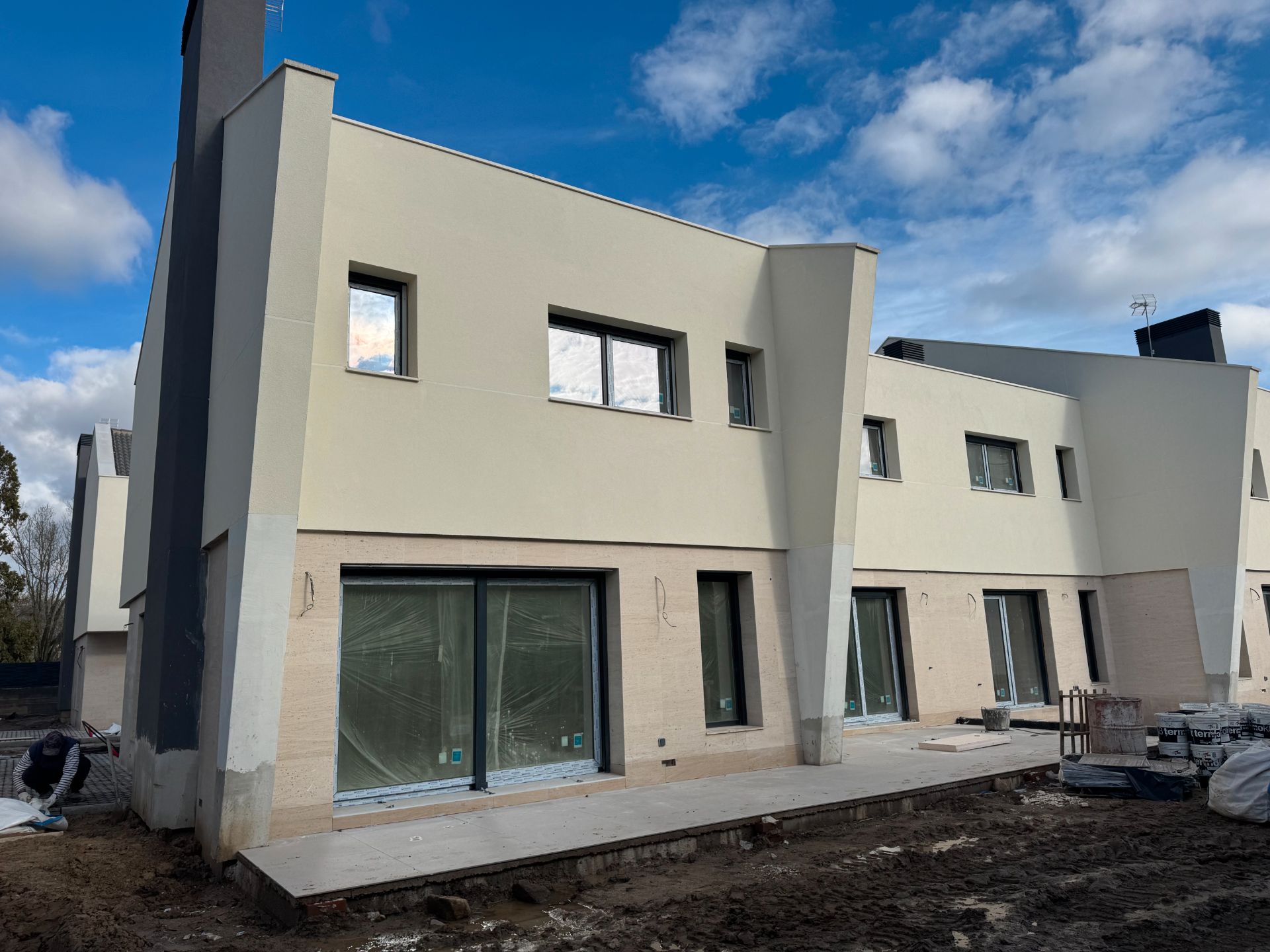 Vista exterior de Casa adosada en venda en Alpedrete amb Aire condicionat, Jardí privat i Terrassa