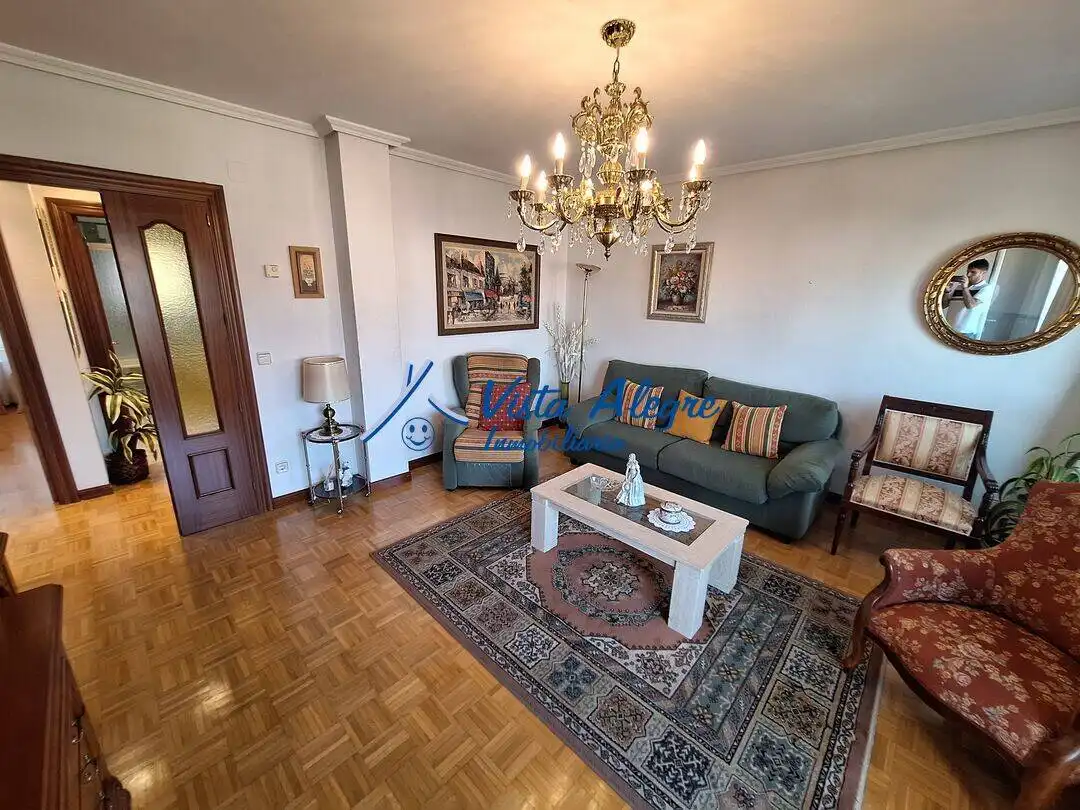 Sala d'estar de Apartament en venda en Haro amb Calefacció, Parquet i Terrassa