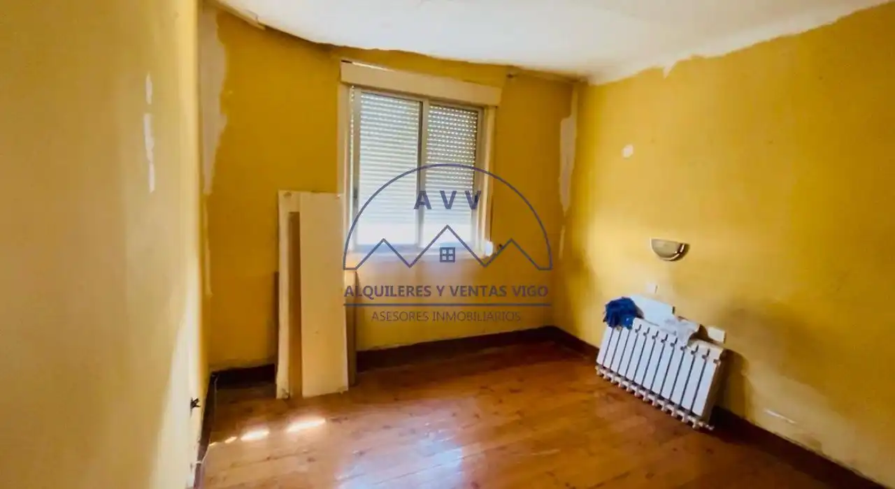 Habitación de Piso en venta en Vigo  con Calefacción y Balcón