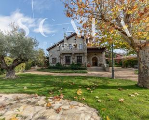 Vista exterior de Casa o xalet en venda en Alpedrete amb Aire condicionat, Terrassa i Piscina