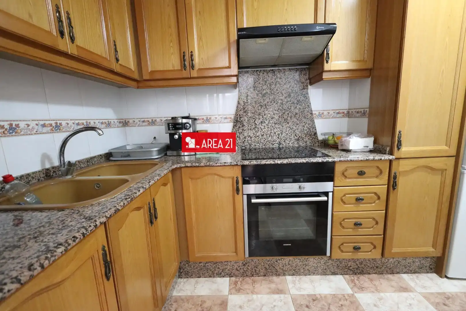 Cocina de Piso en venta en La Pobla de Vallbona con Trastero y Balcón