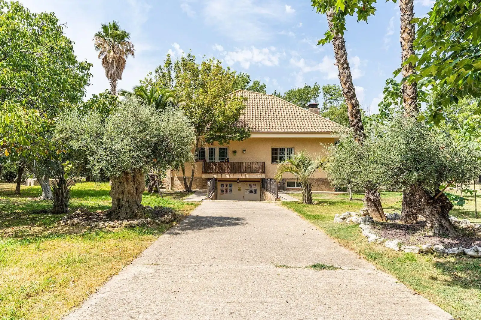 Vista exterior de Casa o chalet en venta en Fuente El Saz de Jarama con Aire acondicionado, Calefacción y Piscina