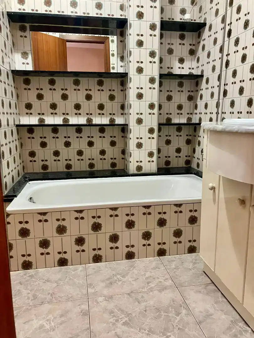 Bany de Casa o xalet en venda en Olot amb Calefacció, Terrassa i Balcó