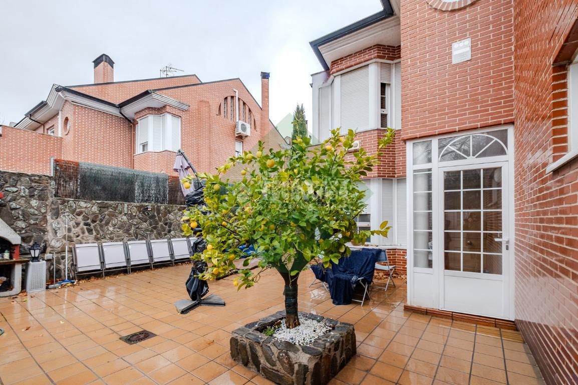 Garden of Single-family semi-detached for sale in Griñón  with Air Conditioner, Heating and Private garden