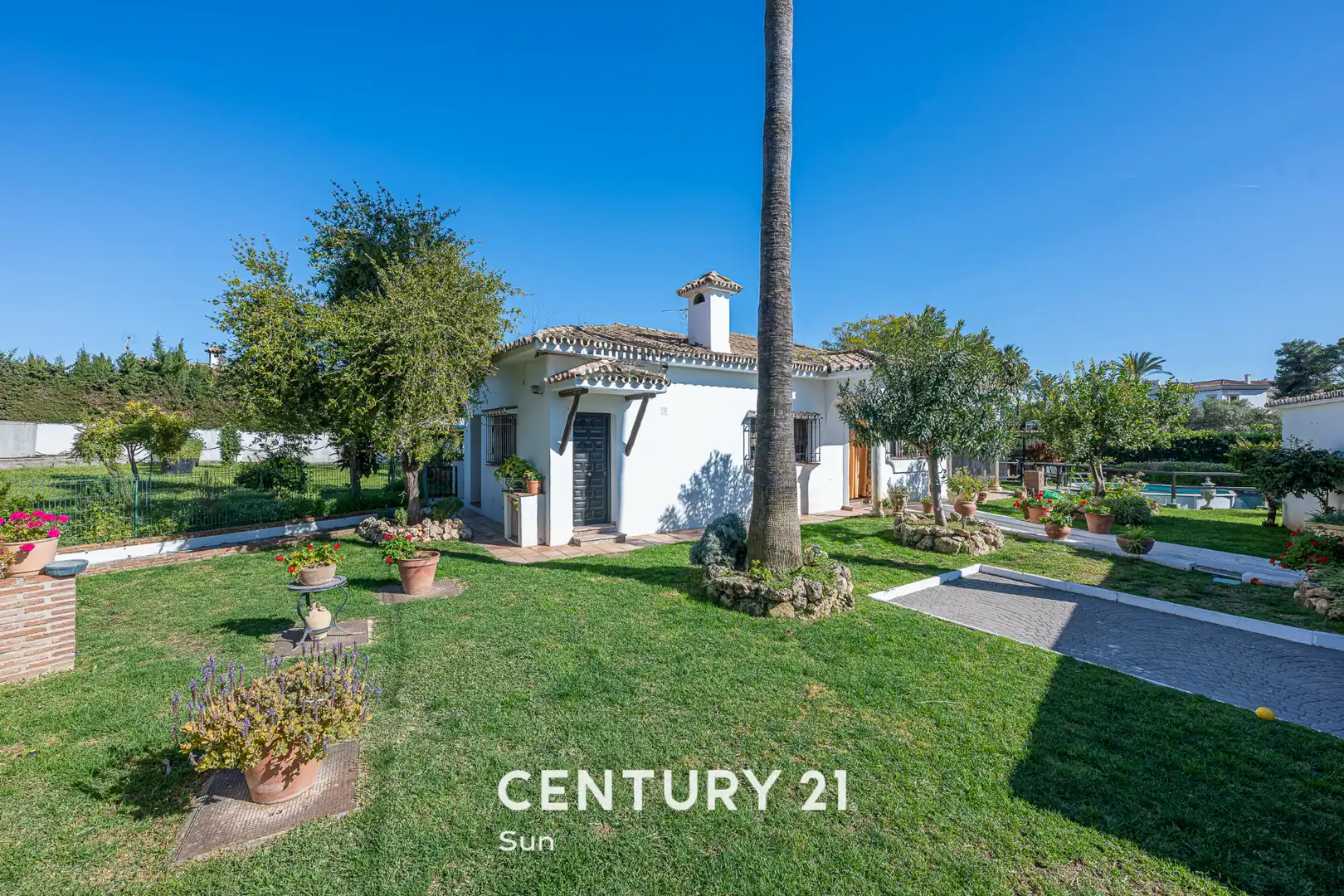 Außenansicht von Country house zum Verkauf in Marbella mit Privatgarten und Balkon