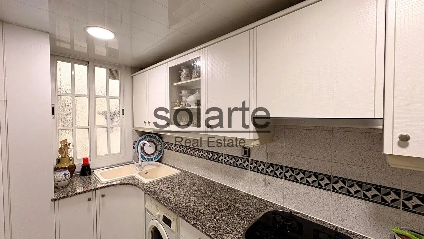 Cocina de Piso en venta en L'Hospitalet de Llobregat con Aire acondicionado y Parquet