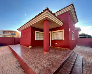 Vista exterior de Casa adosada en venda en Cartagena amb Aire condicionat, Jardí privat i Terrassa