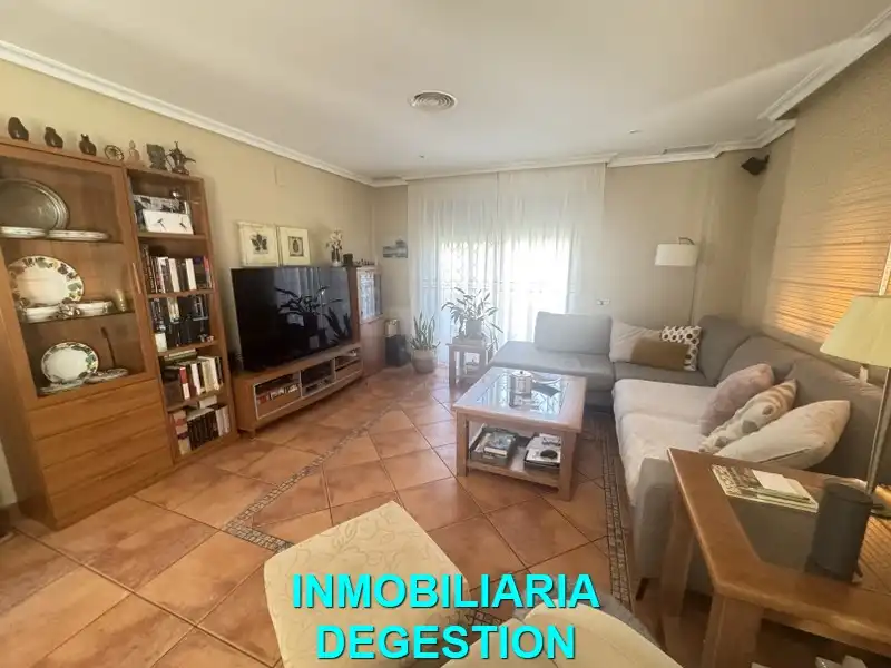 Casa adosada en venta en Linarejos