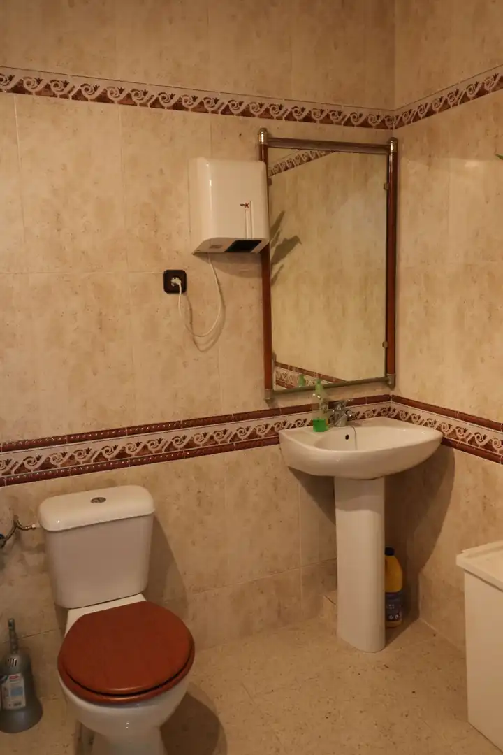 Badezimmer von Geschaftsraum zum Verkauf in Sevilla mit Klimaanlage
