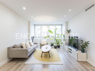 Flat with balcony to rent in Francisco Silvela