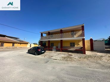 Maison rustique avec jardin à vendre à Campanillas