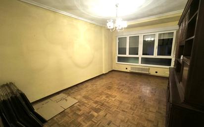 Living room of Flat for sale in León Capital   with Heating, Parquet flooring and Furnished