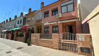 Vista exterior de Casa adosada en venda en Utrera