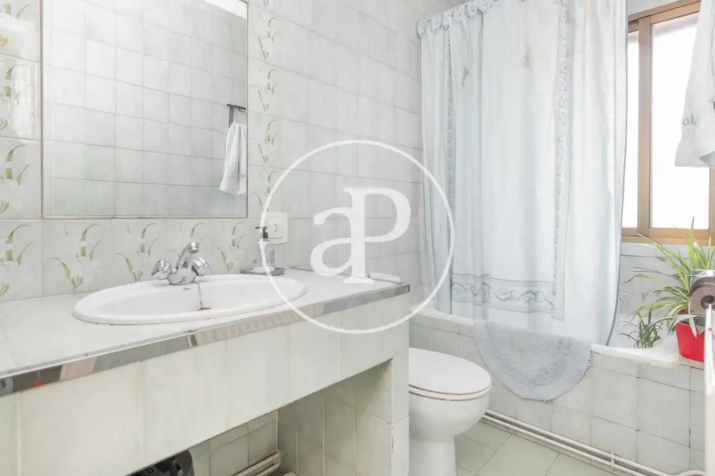Bathroom of Houses for sale in Madrid  with Heating, Private garden and Terrace
