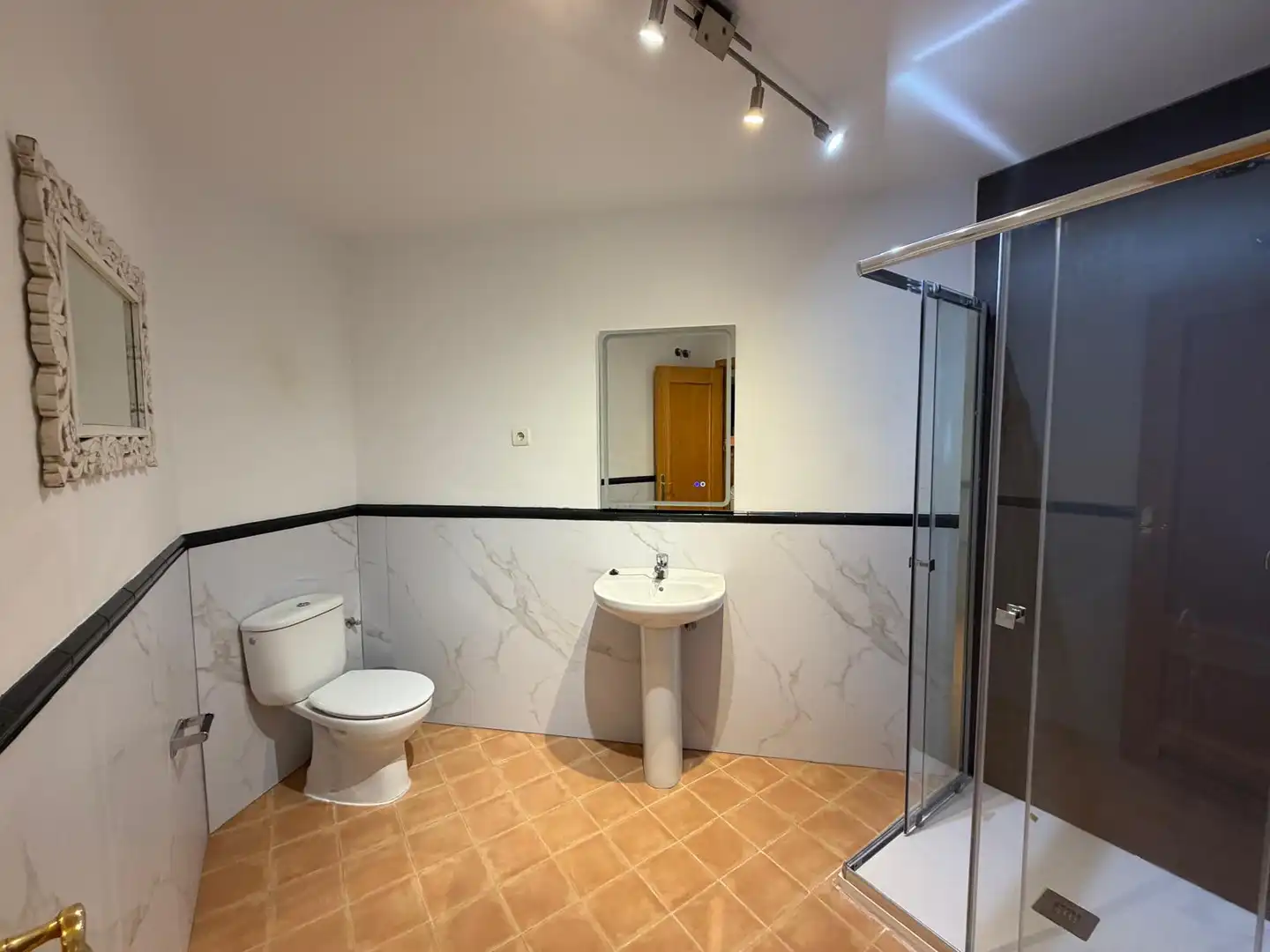 Bathroom of Flat for sale in Benalmádena  with Air Conditioner, Terrace and Storage room