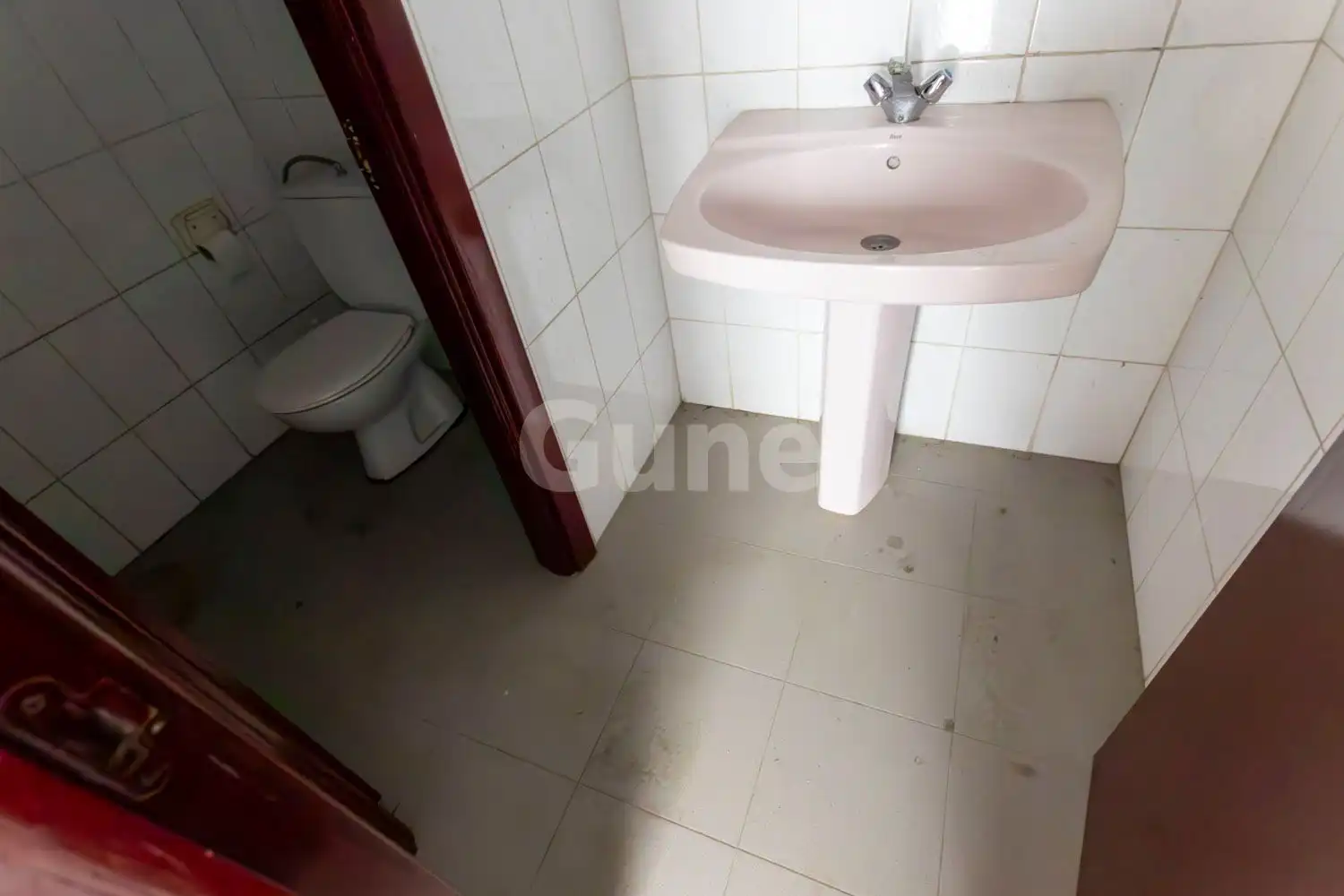Badezimmer von Fabrikhallen zur Miete in Ordizia