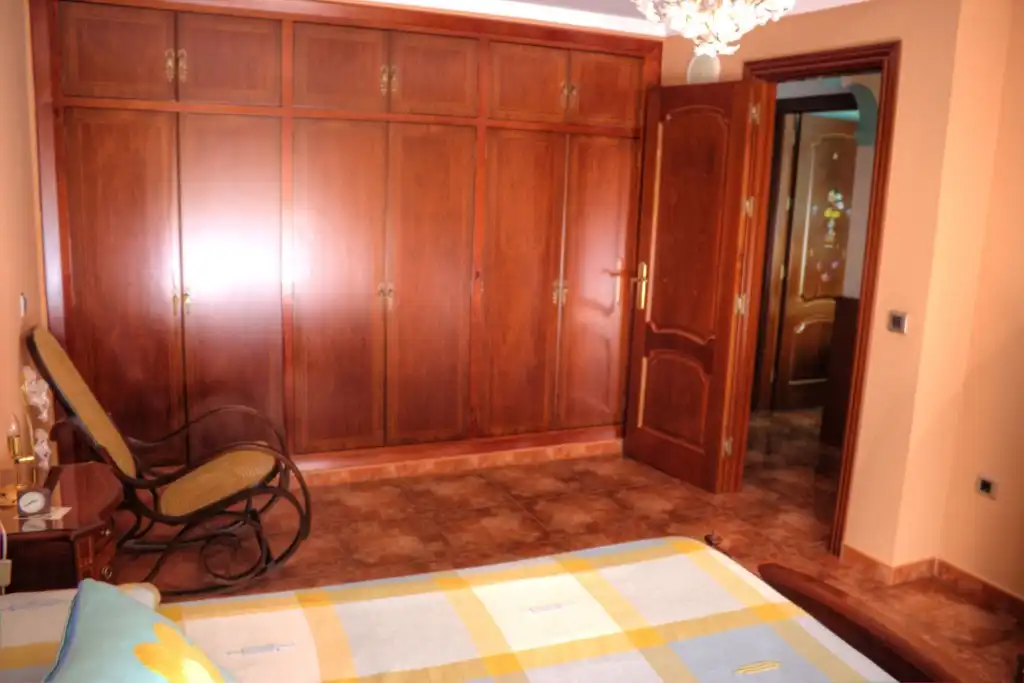 Dormitori de Casa adosada en venda en Casarabonela amb Aire condicionat, Jardí privat i Terrassa