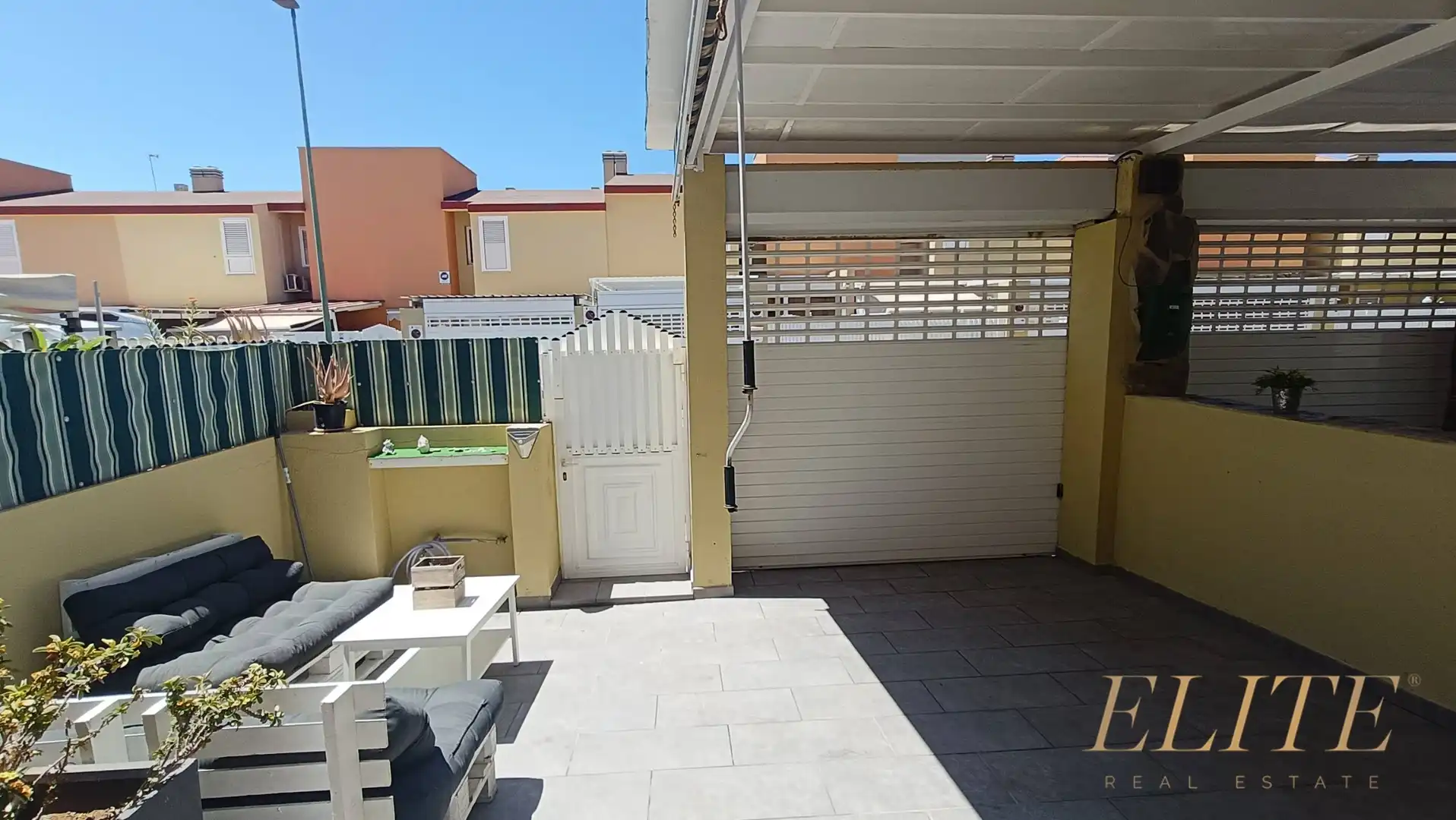 Terrace of Detached homes for rent in Mogán