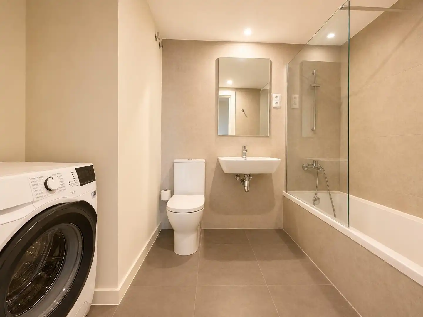 Badezimmer von Wohnung zur Miete in Terrassa mit Heizung, Parkett und Terrasse