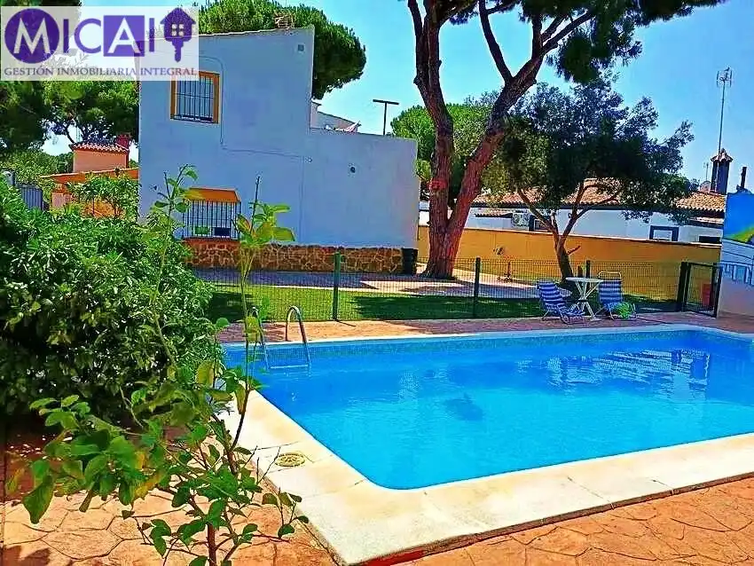 Piscina de Casa o xalet en venda en Chiclana de la Frontera amb Aire condicionat, Jardí privat i Traster
