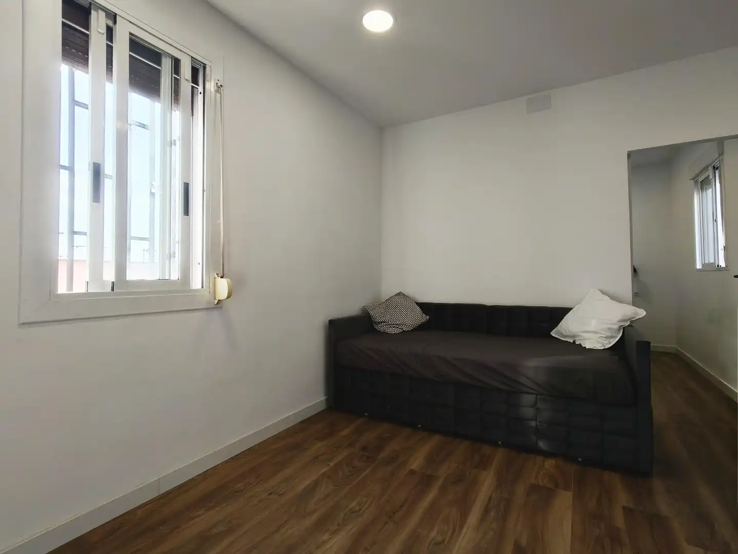 Habitación de Ático en venta en L'Hospitalet de Llobregat con Parquet, Terraza y Trastero