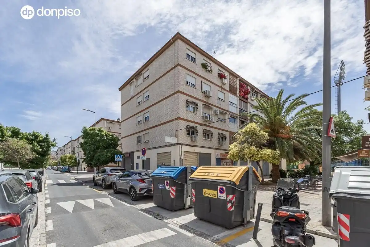 Exterior view of Flat for sale in Granada  with Air Conditioner and Heating