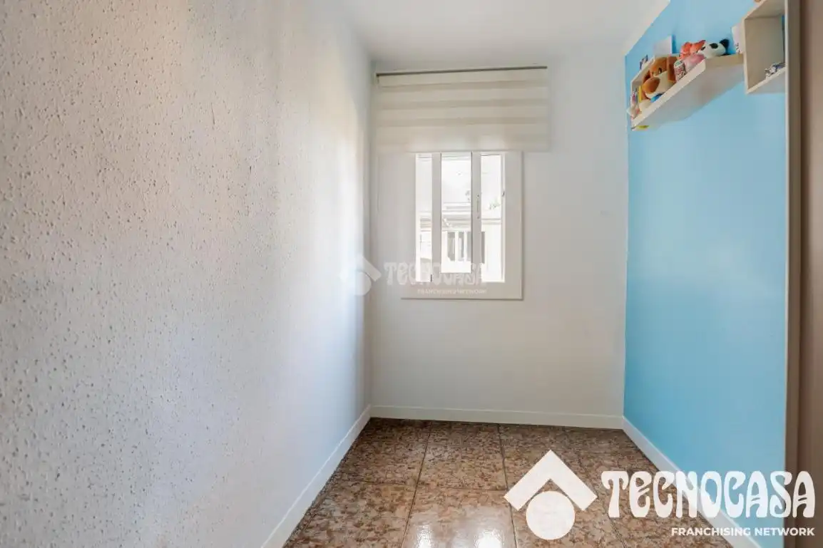 Bedroom of Flat for sale in Santa Coloma de Gramenet  with Air Conditioner, Heating and Balcony