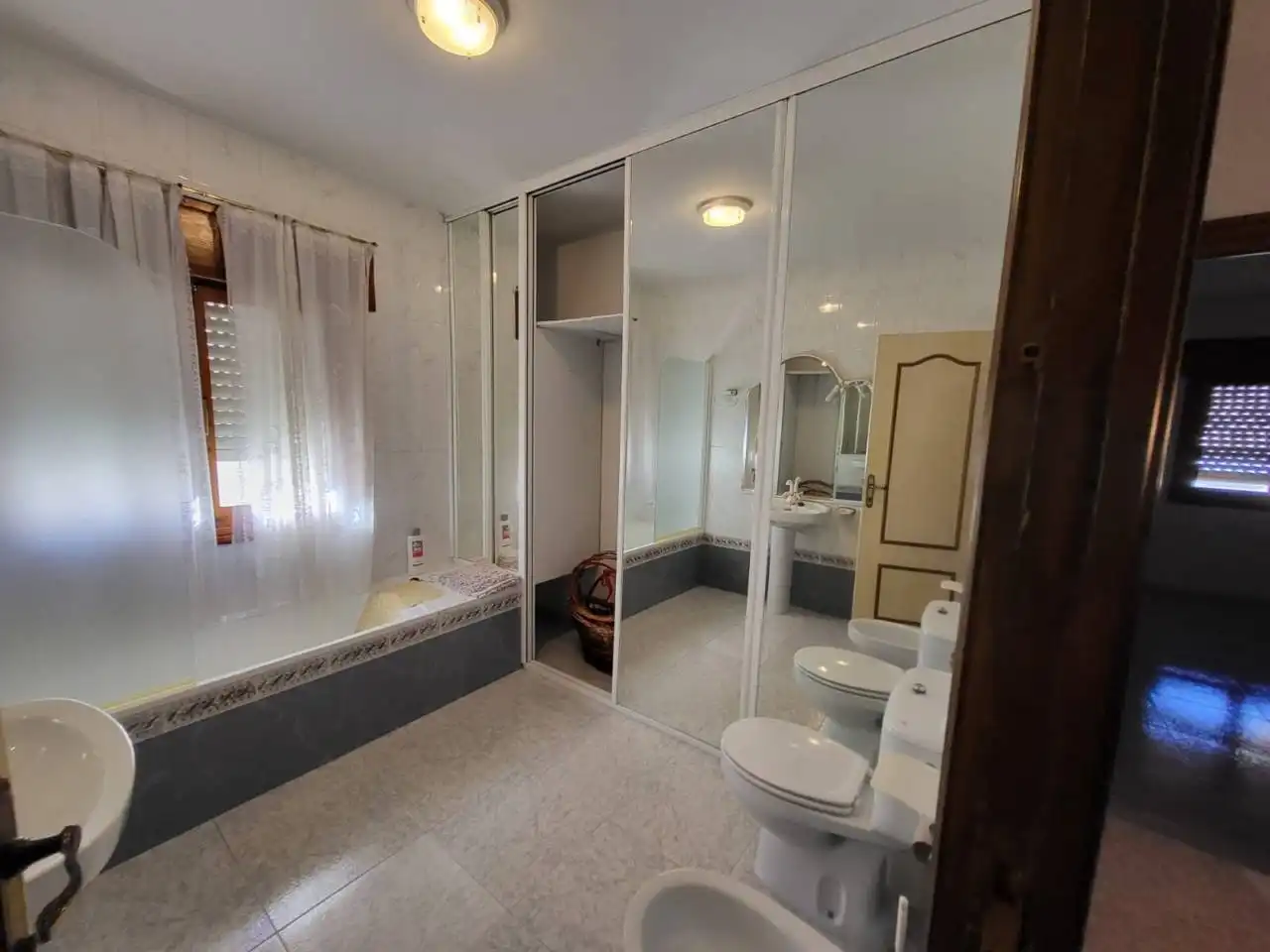 Bany de Casa o xalet en venda en Baza amb Terrassa i Moblat