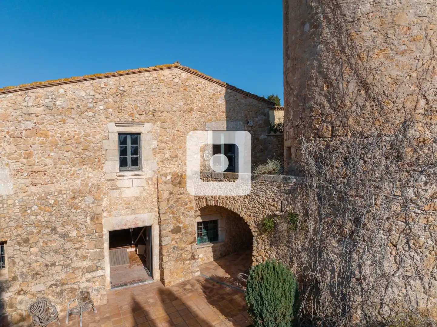 Vista exterior de Finca rústica en venda en L'Escala amb Calefacció i Piscina