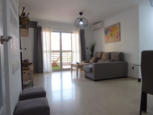 Sala d'estar de Pis de lloguer en Málaga Capital amb Aire condicionat, Terrassa i Moblat