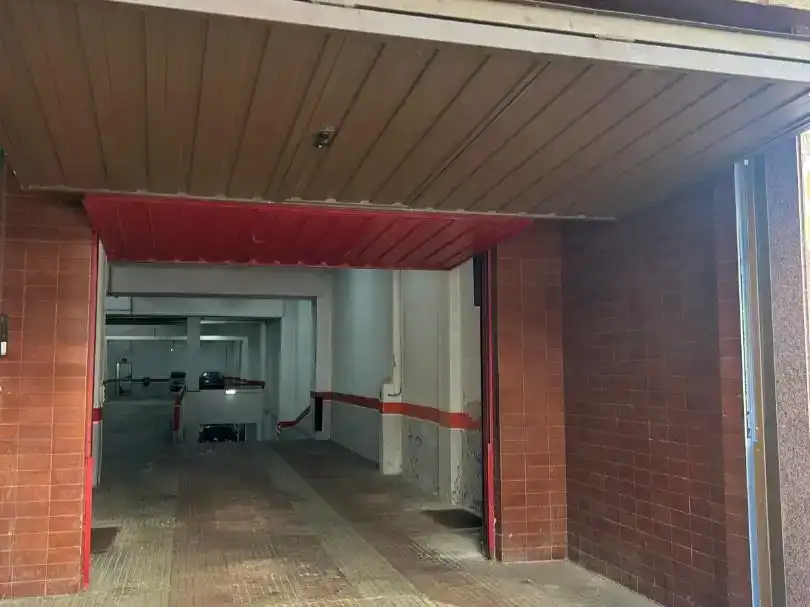 Aparcament de Pis en venda en Oviedo  amb Balcó