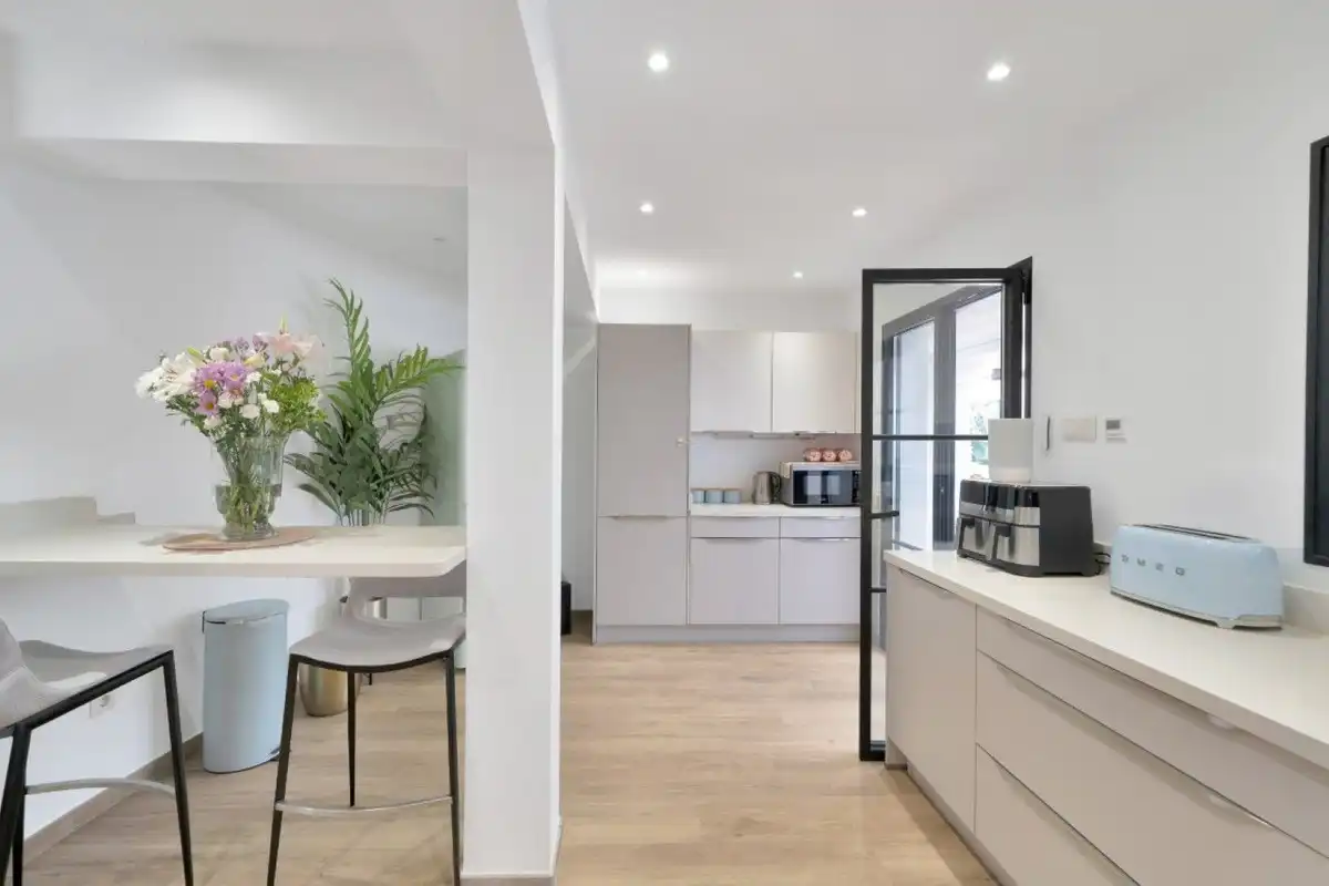 Cuina de Casa o xalet en venda en Marbella amb Aire condicionat, Jardí privat i Terrassa
