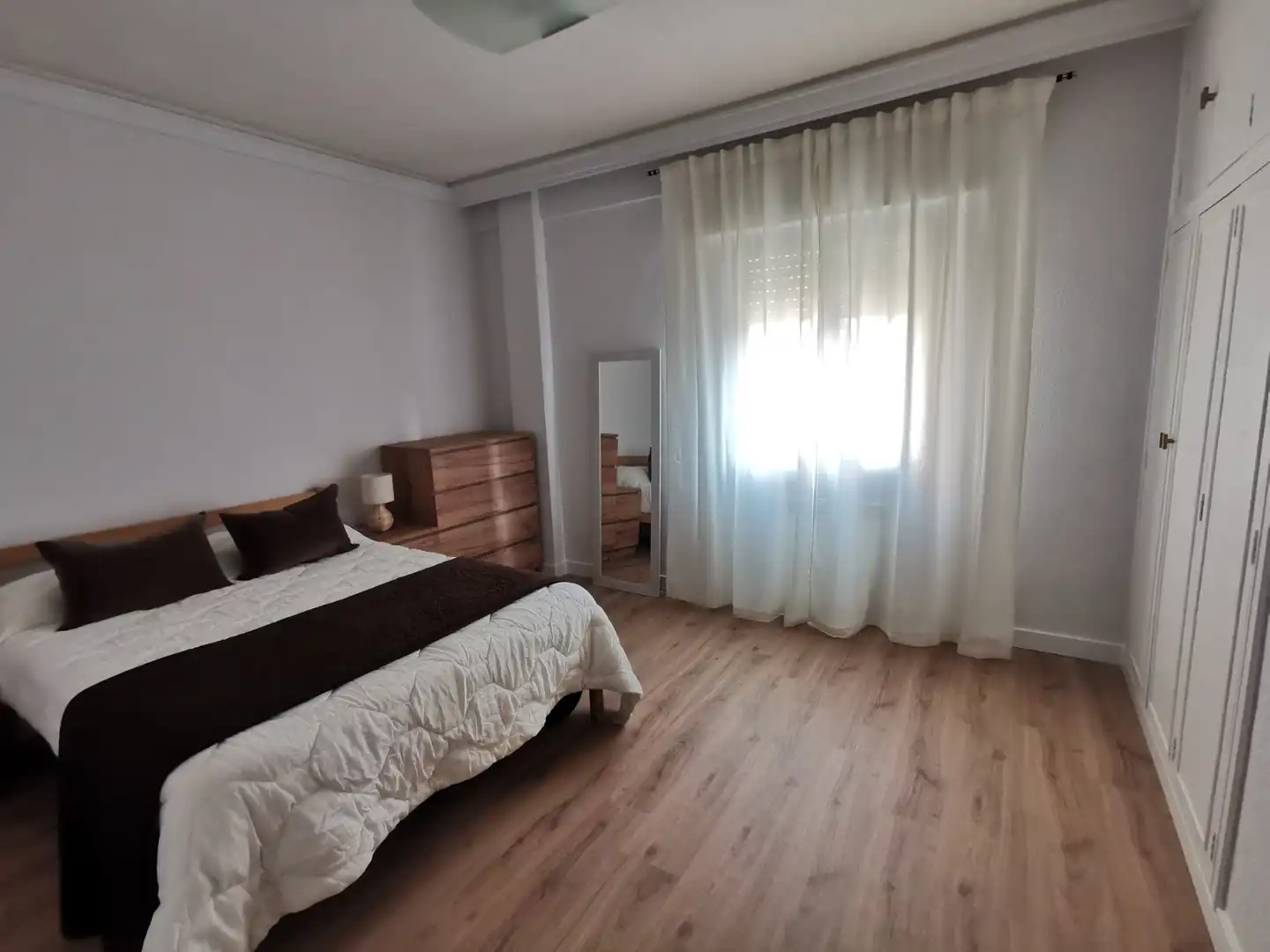 Schlafzimmer von Wohnung zur Miete in Salamanca mit Heizung, Parkett und Möbliert