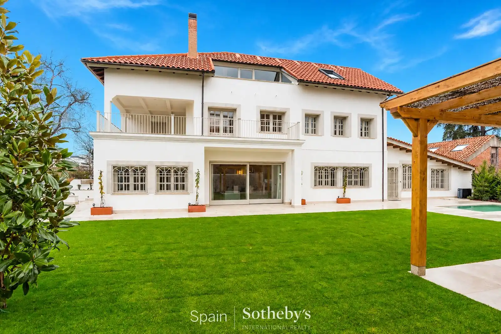 Vista exterior de Casa o xalet de lloguer en Madrid amb Aire condicionat, Calefacció i Jardí privat
