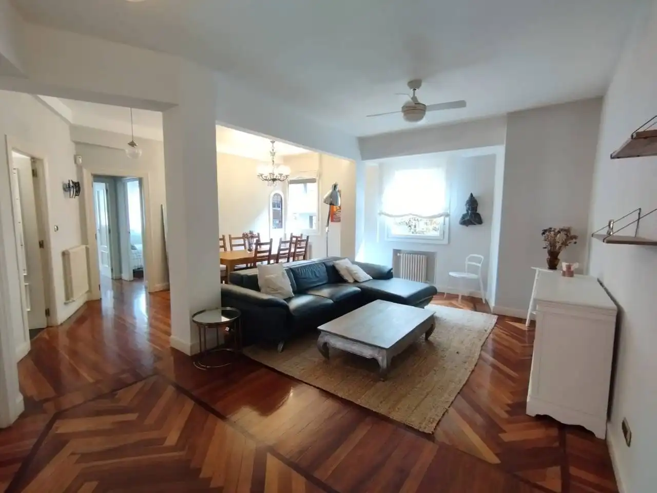 Wohnzimmer von Wohnung zur Miete in Bilbao  mit Heizung, Parkett und Möbliert