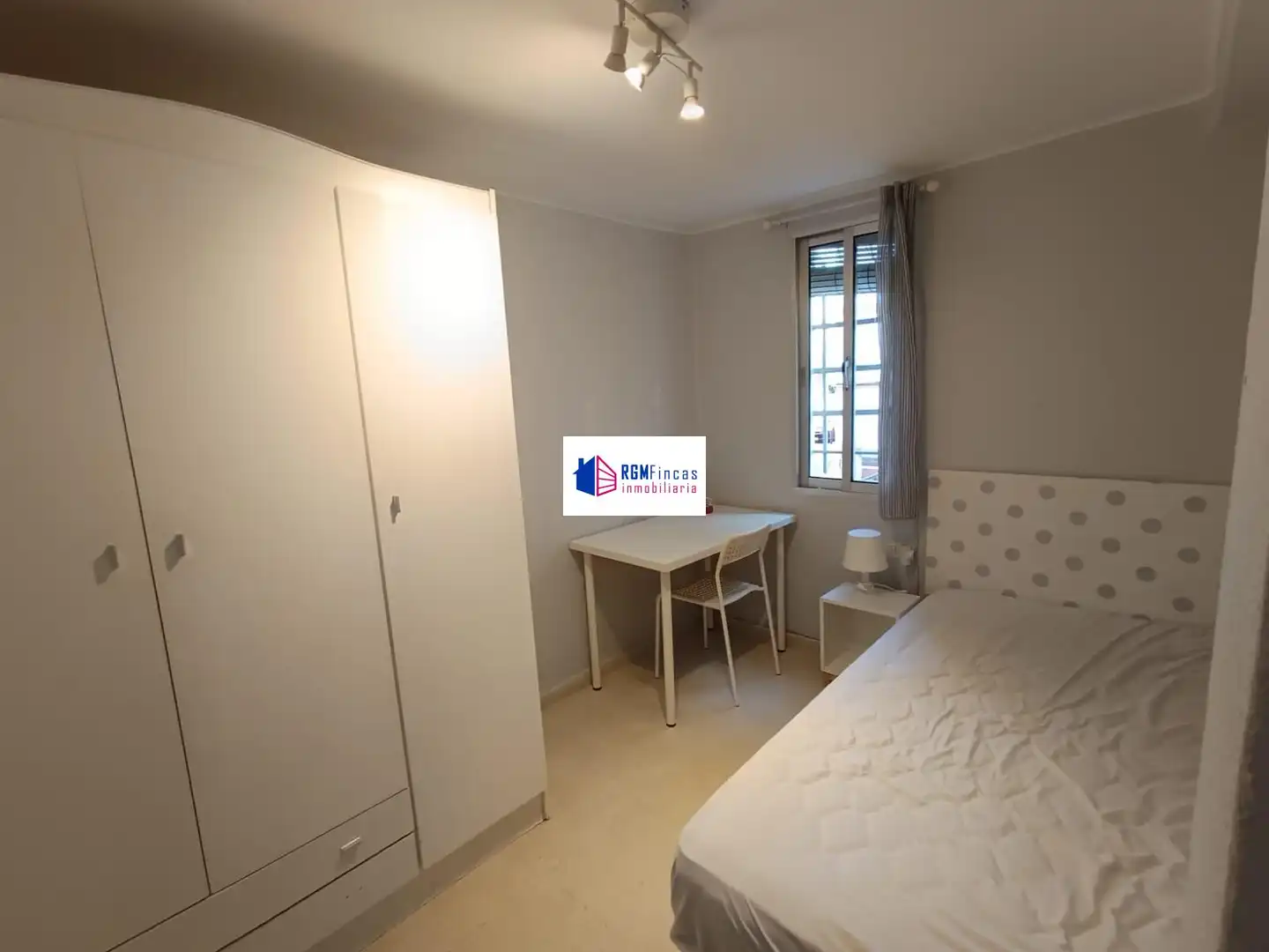 Bedroom of Flat for rent in Sevilla  with Air Conditioner and Furnished