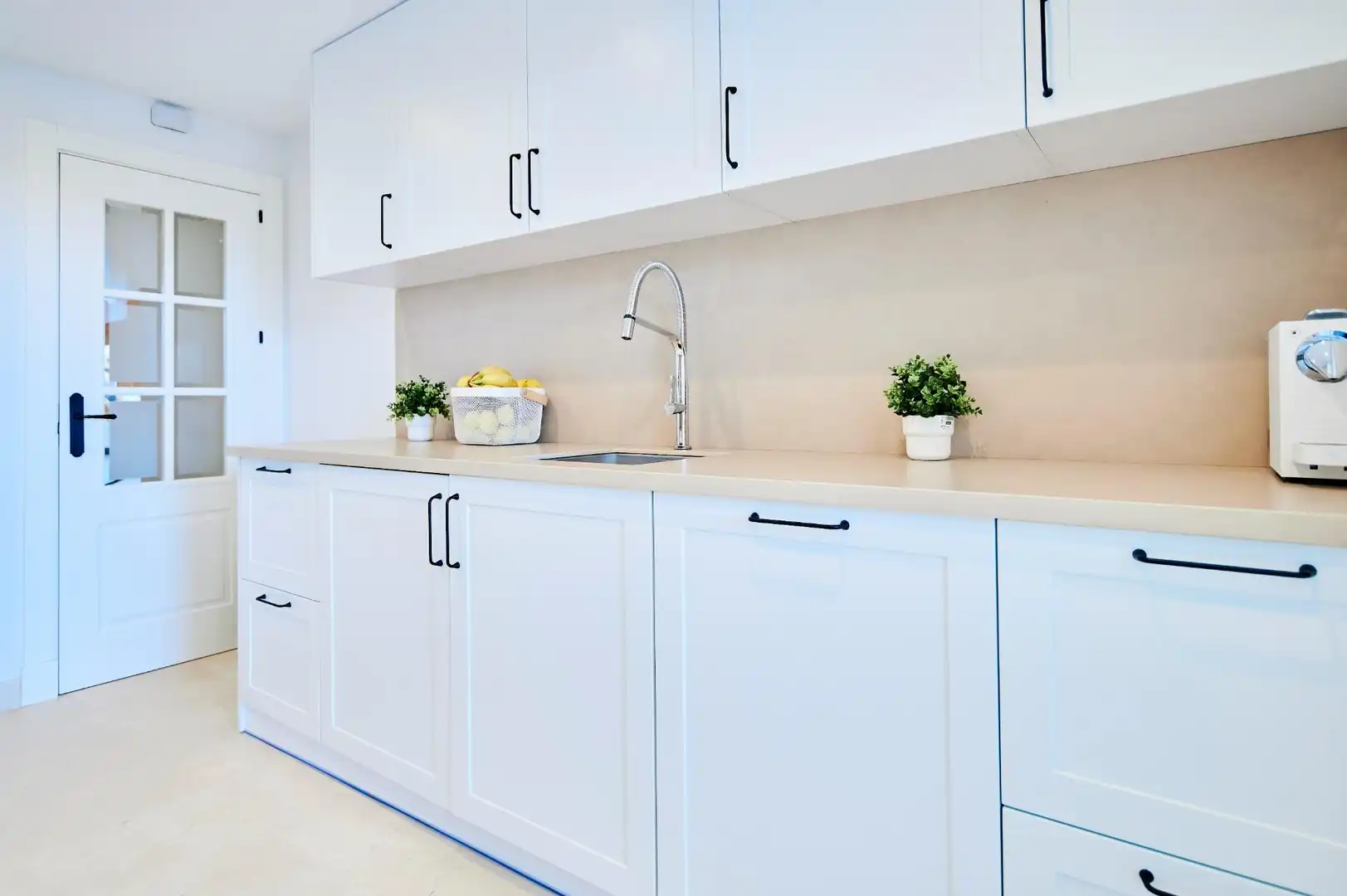 Cocina de Apartamento en venta en Marbella con Jardín privado, Terraza y Trastero