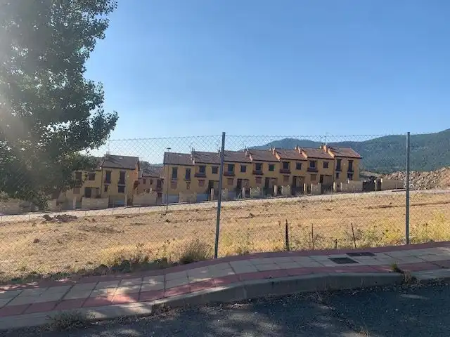 Residential zum Verkauf in PUENTE PASIL, El Tiemblo