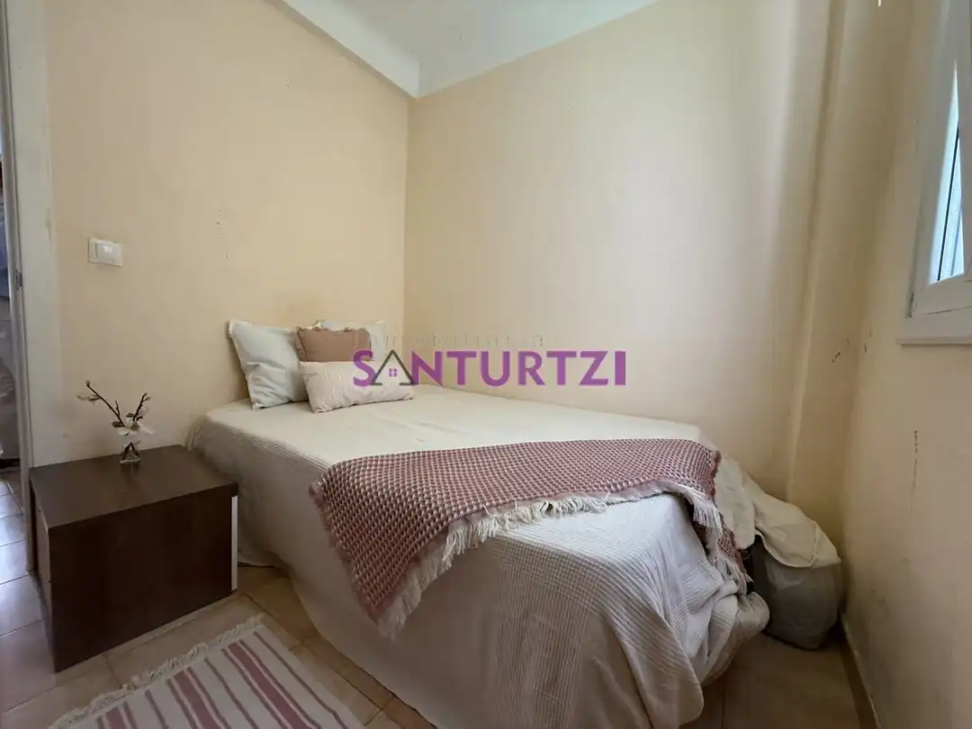 Bedroom of Flat for sale in Santurtzi   with Furnished