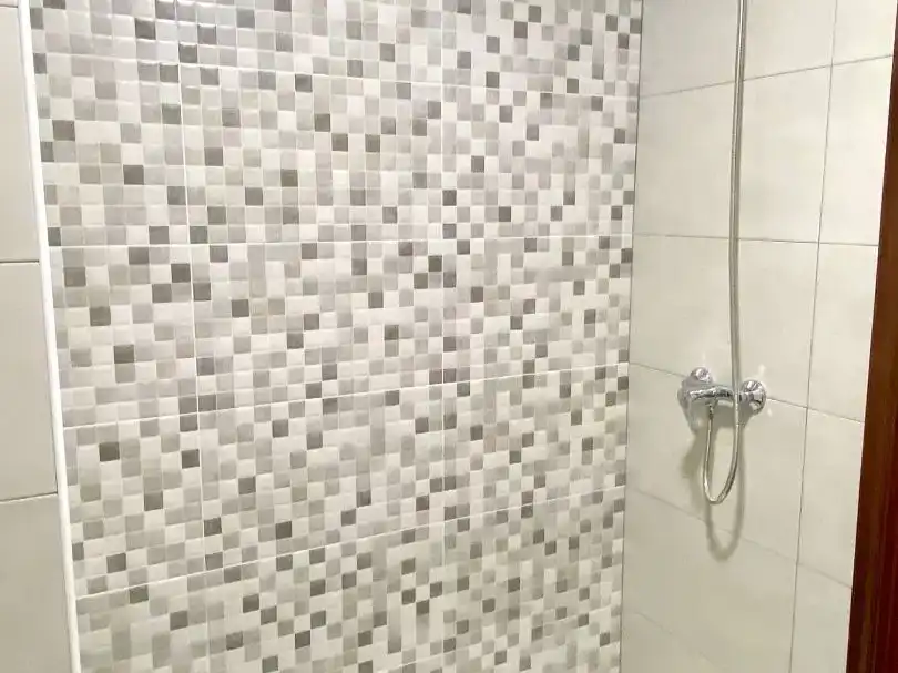Bathroom of Flat for rent in Vigo   with Parquet flooring and Storage room