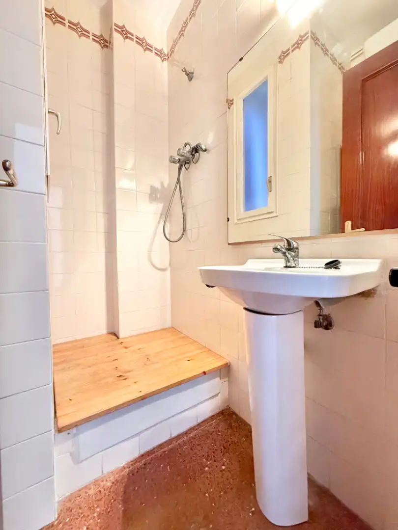 Bathroom of Flat for sale in Sant Just Desvern  with Air Conditioner, Heating and Parquet flooring