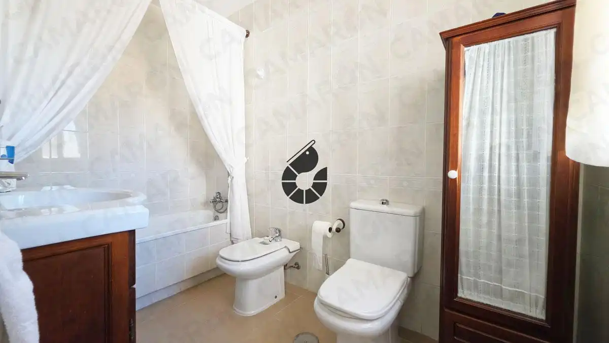 Baño de Casa adosada en venta en Castilleja de la Cuesta con Aire acondicionado y Balcón