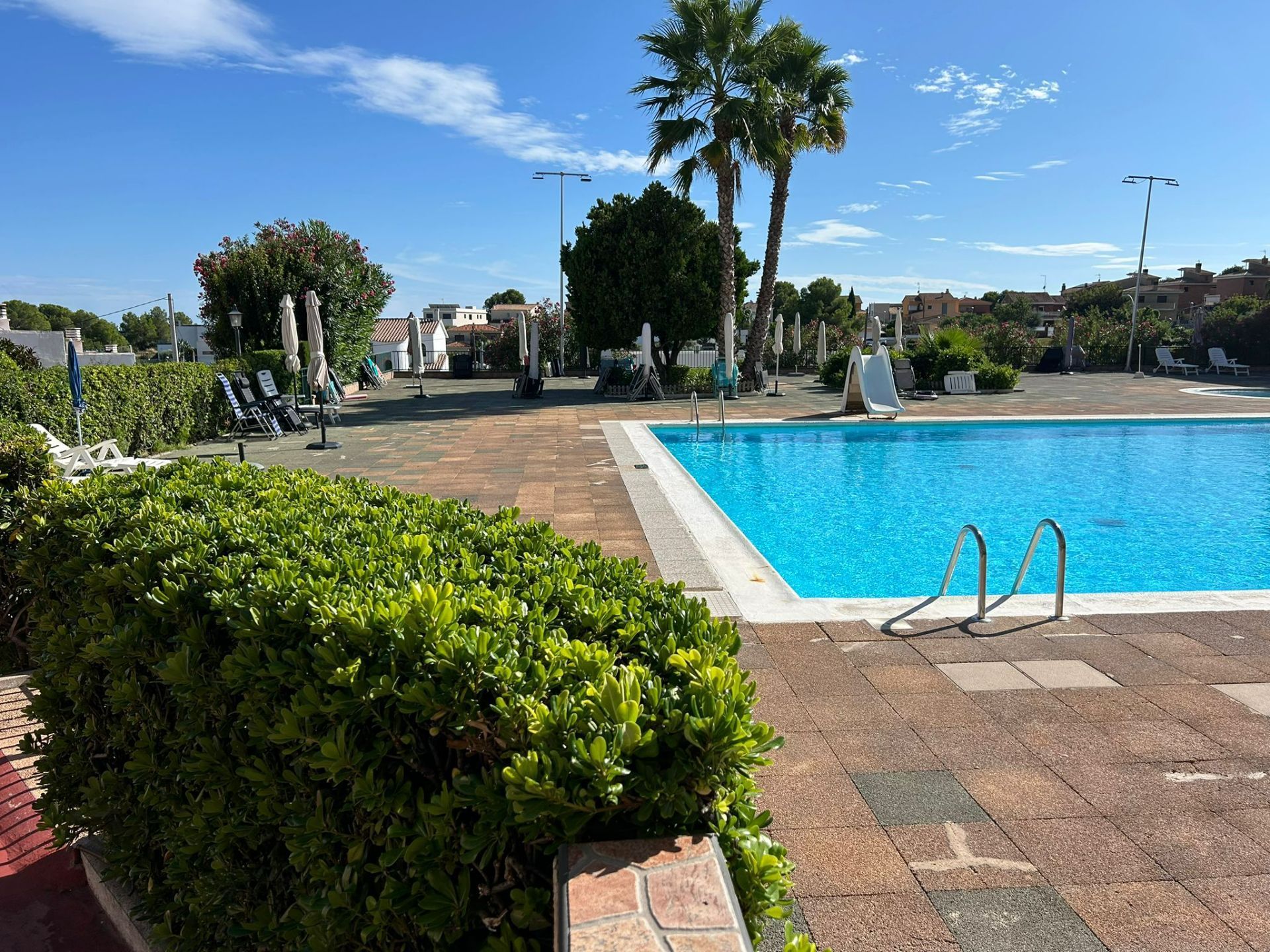 Piscina de Casa adosada en venda en Calafell amb Aire condicionat, Calefacció i Jardí privat